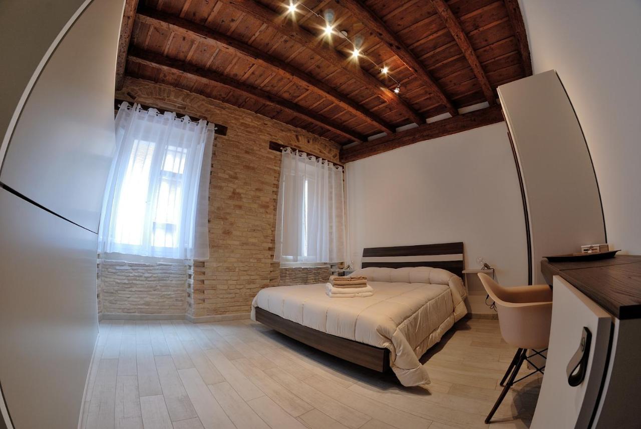 B&B Del Corso Loreto Eksteriør billede